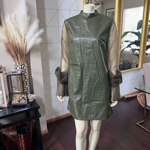 PLEATHER POLKA DOT SLEEVE DRESS